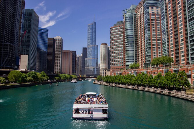 Chicago River 45-Minute Architecture Tour from Magnificent Mile - Choosing between the upper and lower decks