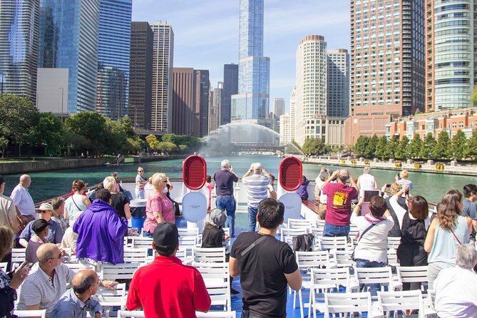 Chicago River 90-Minute Architecture Tour - Finding Wendella at the Wrigley Building