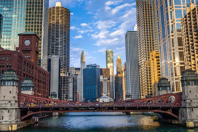 Chicago River Architecture Tour with Small Boat Upgrade Option - Reading the city from the Chicago River