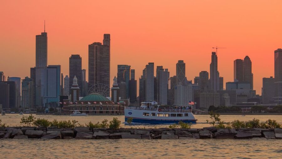 Chicago: Shoreline Lake Michigan Skyline Cruise - Seasonal planning and weather