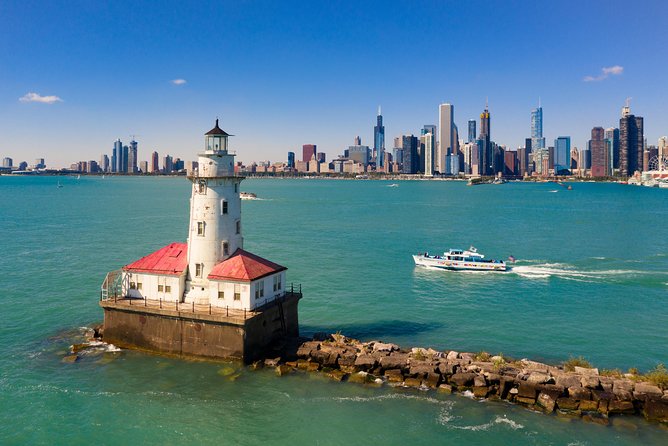Chicago Sightseeing River and Lake Cruise - Chicago from the lake: the city in one wide view