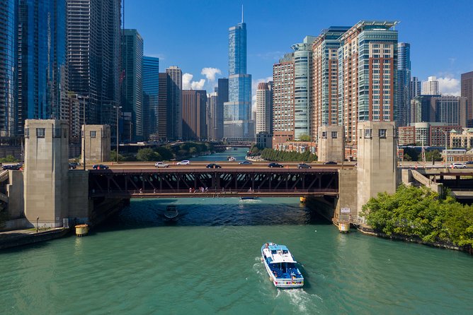 Chicago Sightseeing River and Lake Cruise - What you see from Wrigley Building to Navy Pier