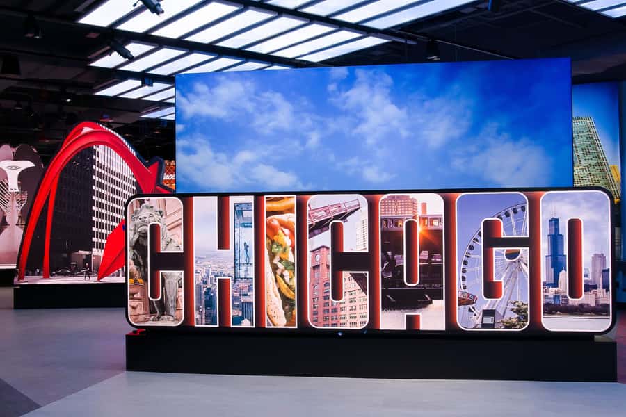 Chicago: Willis Tower Skydeck and The Ledge Ticket - Stepping onto The Ledge
