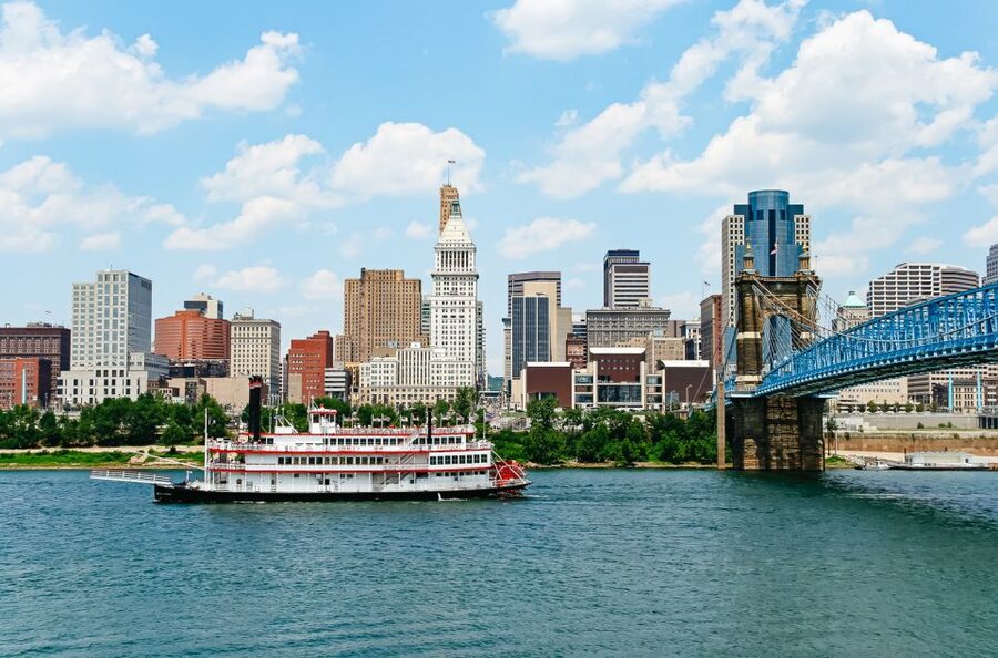 Cincinnati: Historic Sightseeing Cruise - Music adds a local, informal touch