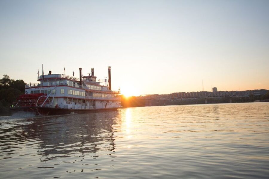 Cincinnati: Ohio River Cruise with Buffet Dinner - The first 30 minutes: board, settle in, and eat