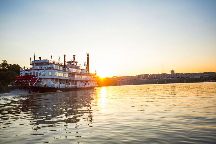Cincinnati: Riverboat Cruise with Lunch and Entertainment - Key Points Before You Board