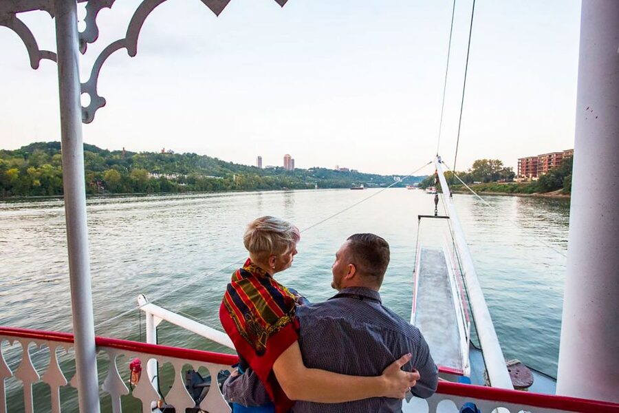 Cincinnati: Riverboat Cruise with Lunch and Entertainment - Small Tips for a Better Afternoon