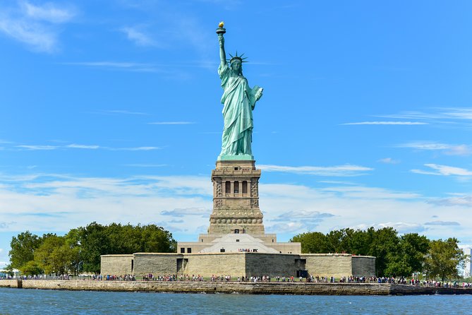 Circle Line: 1.5hr - New York City Landmarks Cruise - The Hudson River and the Manhattan skyline