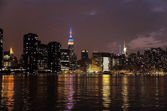 Circle Line: 2hr - New York City Harbor Lights Cruise - The Statue of Liberty: the cruise’s strongest moment