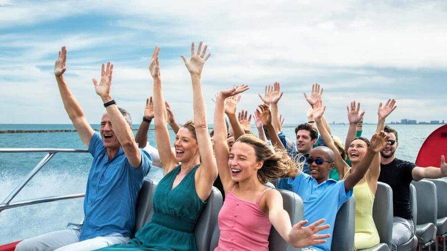 City Cruises Chicago: Seadog Lakefront Speedboat Ride - Willis Tower and the Magnificent Mile skyline