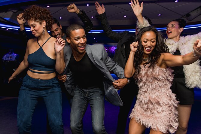 City Cruises New York: Bateaux Premier Dinner Cruise - Live Music and the Tone of the Evening
