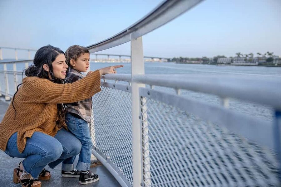 City Cruises San Diego: Best of the Bay Scenic Harbor Tour - Food, drinks and onboard comfort