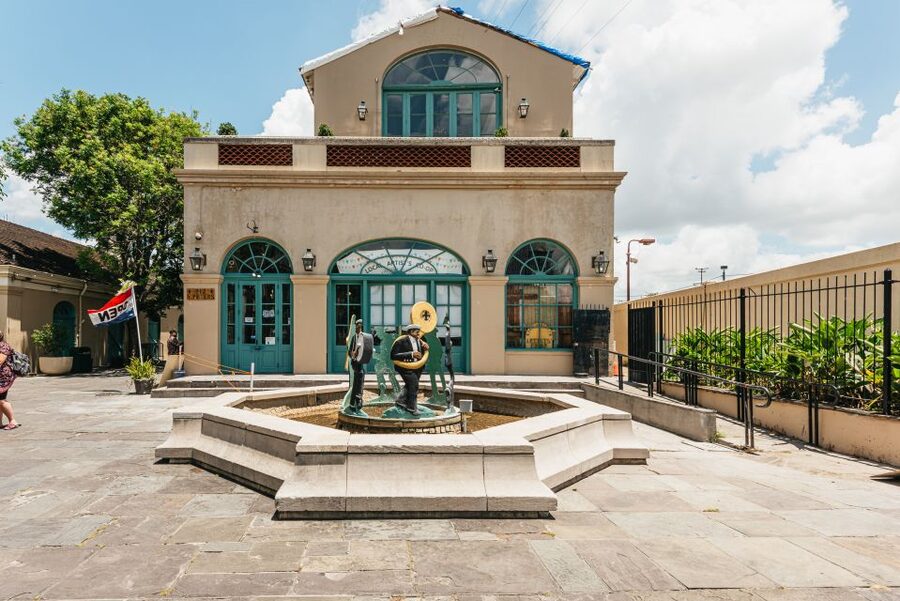 City Sightseeing New Orleans HOHO Bus Tour & Bookable Extras - Stops 10 to 12: museums, Magazine Street, and the Garden District