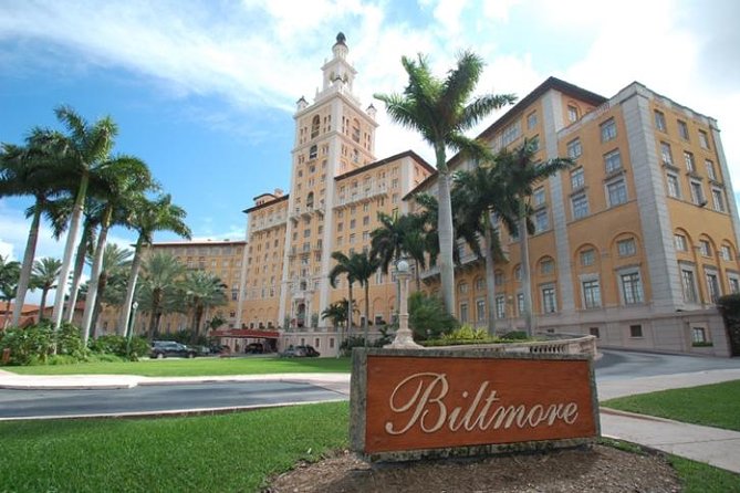 City Tour Miami PLUS and Boat Tour - Bayside Marketplace sets up the boat ride