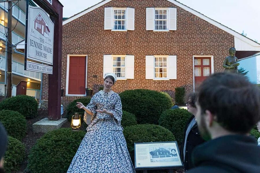 Civil War Ghosts: Echoes of the Fallen Gettysburg Ghost Tour - What guides add to the hour