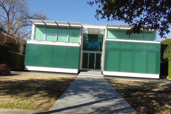 Dallas sightseeing tour - Deep Ellum, murals, music, and city character