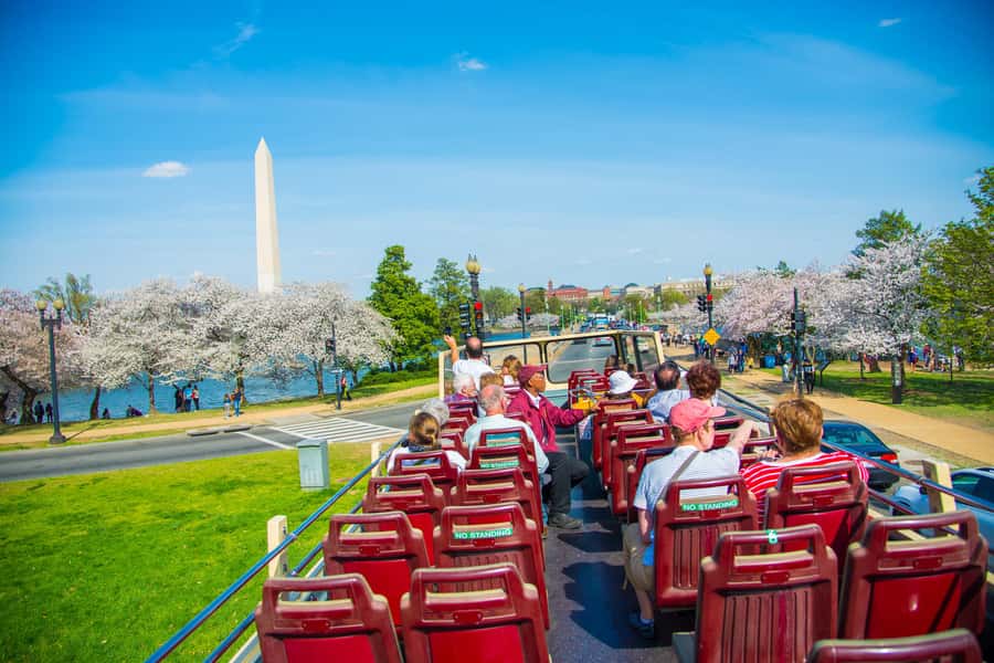 DC: Hop-on Hop-off Tour by Open-top Bus with 17 Stops - From the Spy Museum to the Washington Monument
