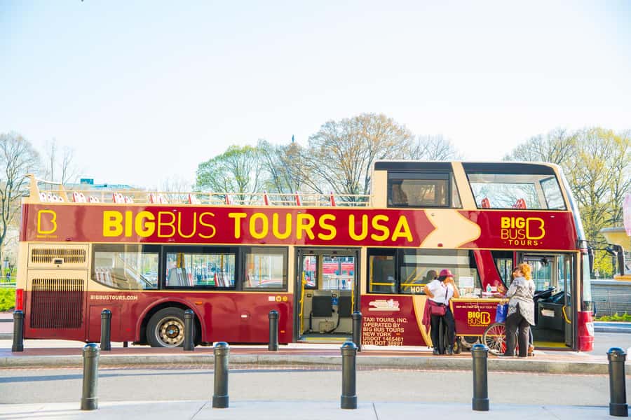 DC: Hop-on Hop-off Tour by Open-top Bus with 17 Stops - Korean War, Lincoln, Vietnam, and World War II