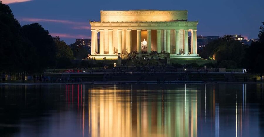 DC: Monuments & Memorials Sunset Tour by Open-top Bus - Why DC’s monuments work so well after sunset