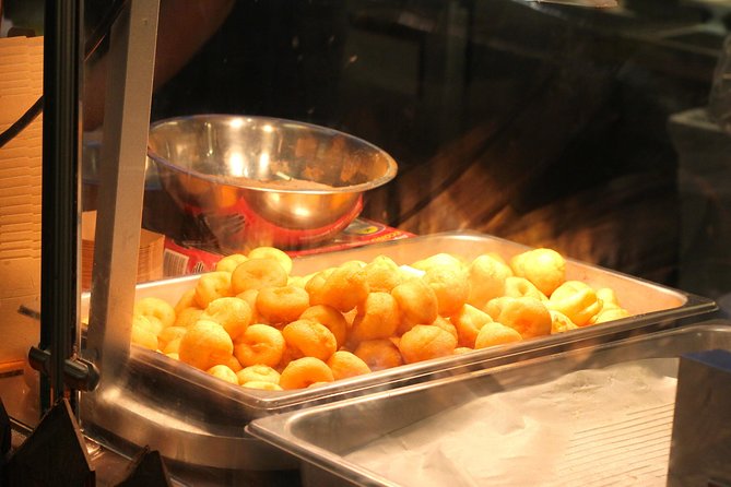 Delicious Donuts & City Sights: Chicago's Original Donut Tour - Firecakes and the pleasure of comparison