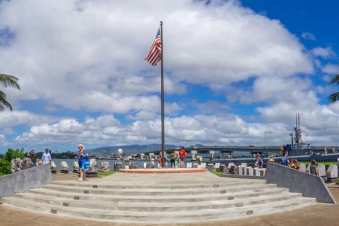 Deluxe Pearl Harbor USS Arizona Memorial and Honolulu City Tour - Historic Honolulu from the van