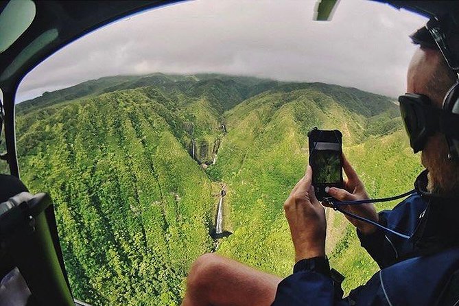 Doors Off West Maui and Molokai 45 minute Helicopter Tour - What a doors-off helicopter flight actually feels like