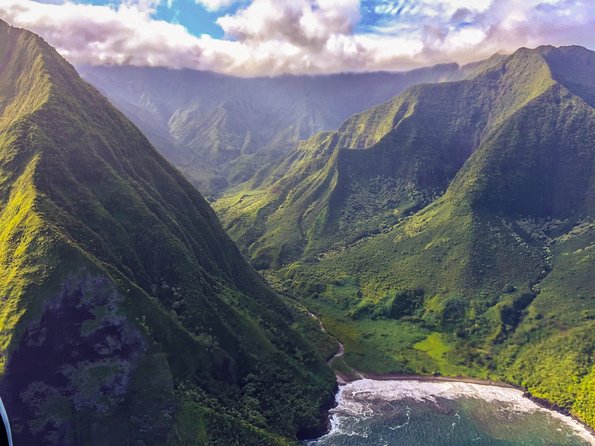 Doors Off West Maui and Molokai 45 minute Helicopter Tour - Seating, weight rules, and comfort
