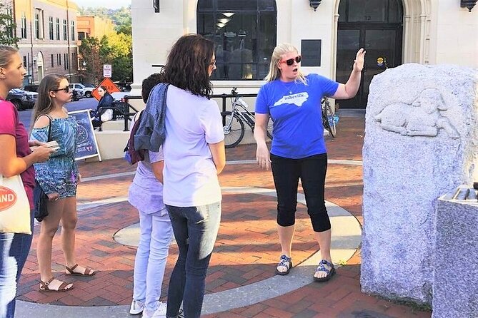 Downtown Asheville Tip-Based Sightseeing Walking Tour - Pritchard Park, Wall Street, and street performance