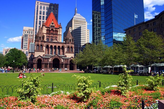 Downtown Freedom Trail, Beacon Hill & Back Bay Walking Tour - Beacon Hill, gas lamps, and the Frog Pond