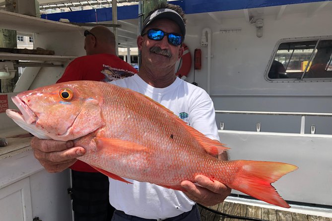 Drift Fishing Trip off the Coast of Fort Lauderdale - Getting started with bait, tackle, and a borrowed rod