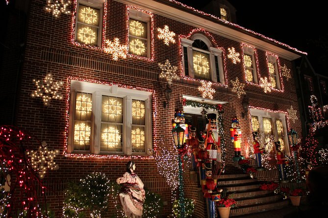 Dyker Heights Brooklyn Christmas Lights Tour - Guides, music, and keeping the group together