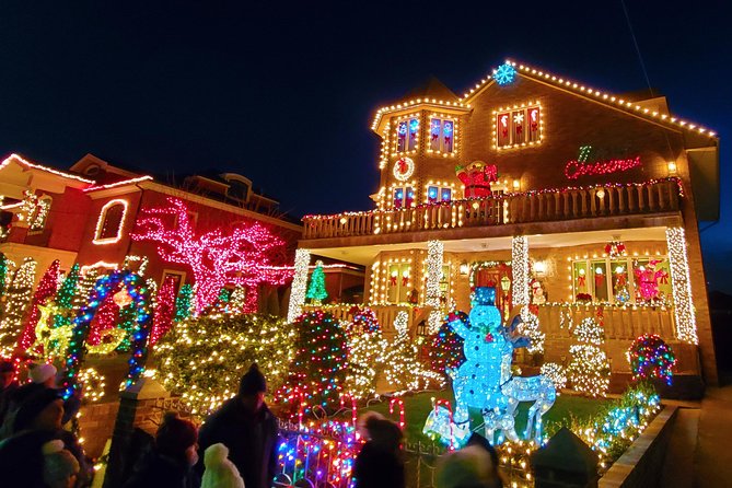 Dyker Heights Christmas Lights Guided Tour - What the $63 price really covers