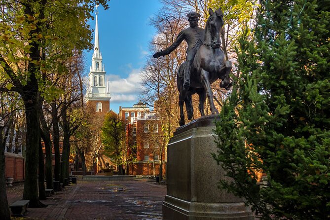 Entire Freedom Trail Walking Tour: Includes Bunker Hill and USS Constitution - Beacon Hill and the first public arguments