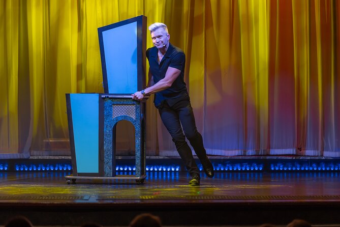 Escape Reality Branson Magic Dinner Show - Why the family format works