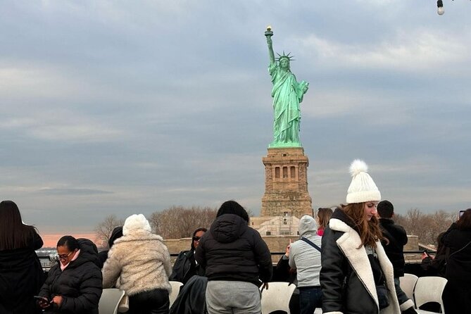 Express Sightseeing Bus Tour with Statue of Liberty Cruise Combo - Commentary: live guide or audio system?