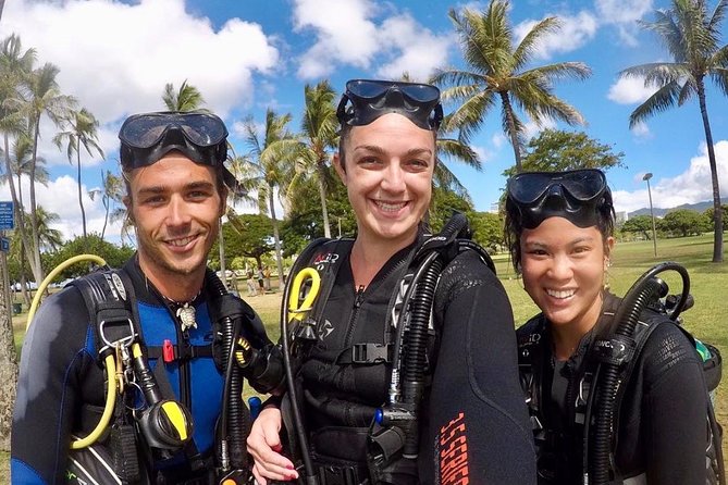 First-Time Scuba Diving in Honolulu + Free Videos - Why Magic Island Lagoon suits beginners
