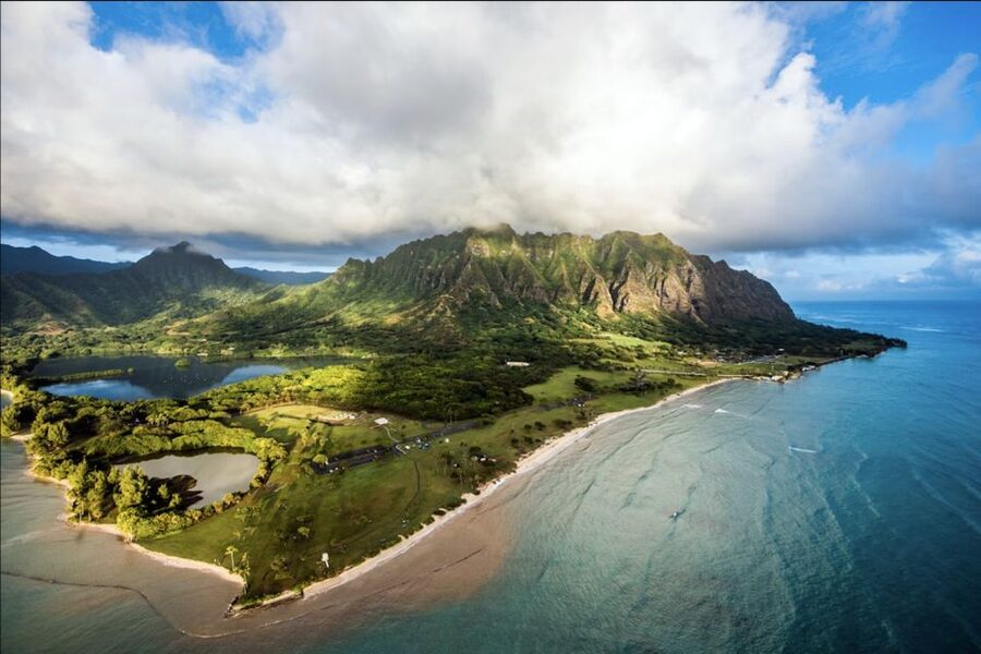 From Honolulu: Oahu 60min Helicopter Tour with Doors Off/On - Lanikai, Kaneohe Bay, and Chinaman’s Hat