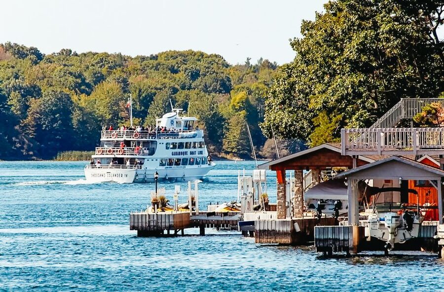 From Ivy Lea: 1000 Islands Boldt Castle Scenic Cruise - Food, drinks, and comfort onboard
