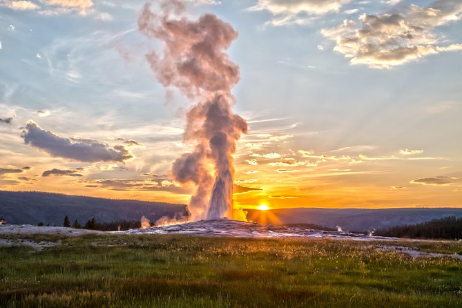 From Jackson Hole: Yellowstone Old Faithful, Waterfalls and Wildlife Day Tour - Old Faithful and the Old Faithful Inn