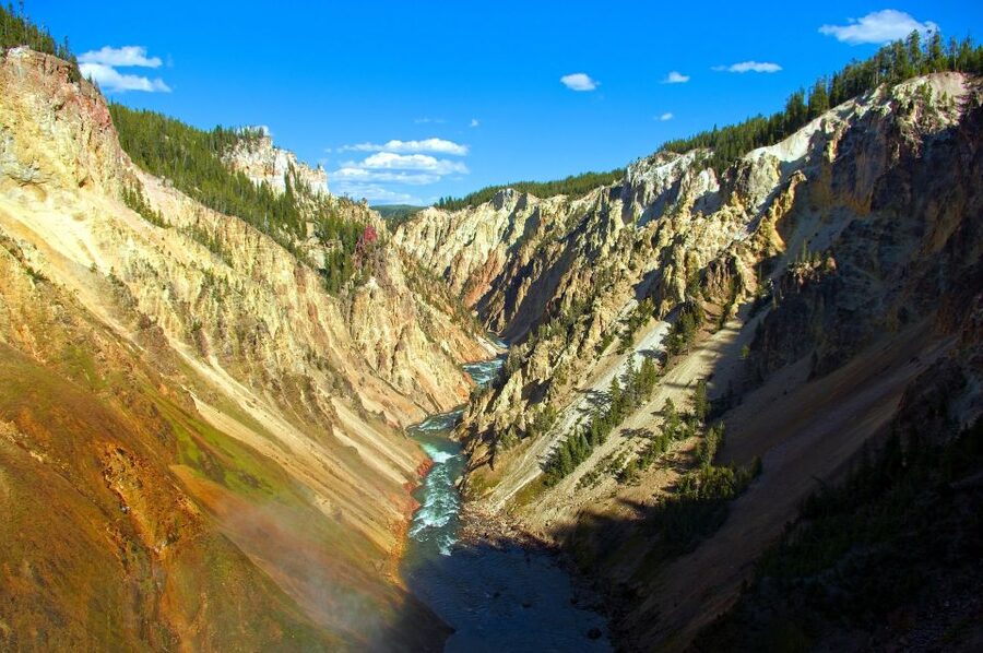 From Jackson: Yellowstone National Park Day Trip with Lunch - Mud pots, Sulphur Cauldron, and Lake Yellowstone