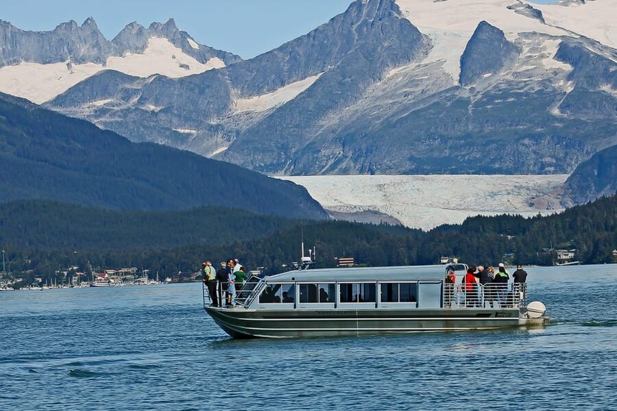 From Juneau: Whale Watching Cruise with Snacks - Snacks, hot drinks, and the return to Juneau