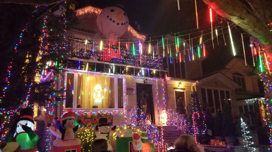 From Manhattan: 4-Hour Brooklyn Christmas Magic Tour - How the $54 price compares with the experience