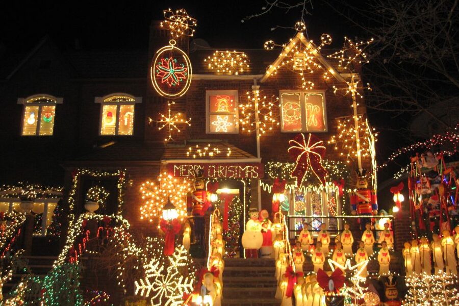From Manhattan: 4-Hour Brooklyn Christmas Magic Tour - The Manhattan ride gives you more than a transfer
