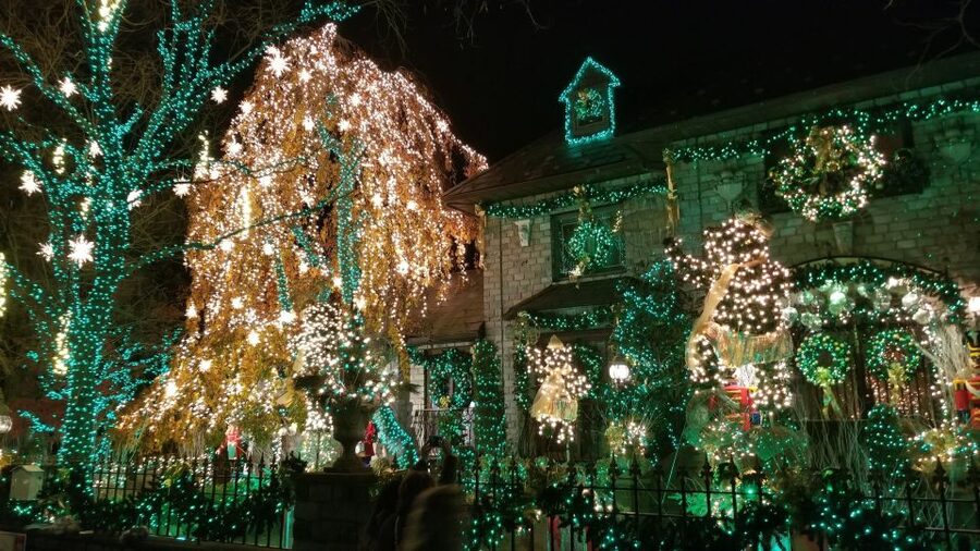 From Manhattan: 4-Hour Brooklyn Christmas Magic Tour - Dyker Heights: an hour of unapologetic Christmas decoration