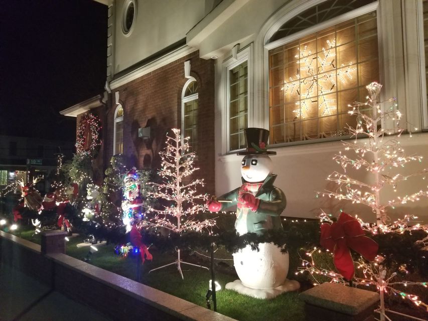 From Manhattan: 4-Hour Brooklyn Christmas Magic Tour - Guides, vehicles, and group comfort