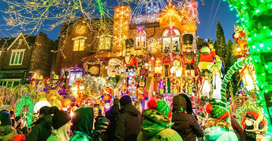 From Manhattan: 4-Hour Dyker Heights Holiday Lights Bus Tour - Key points to know before booking