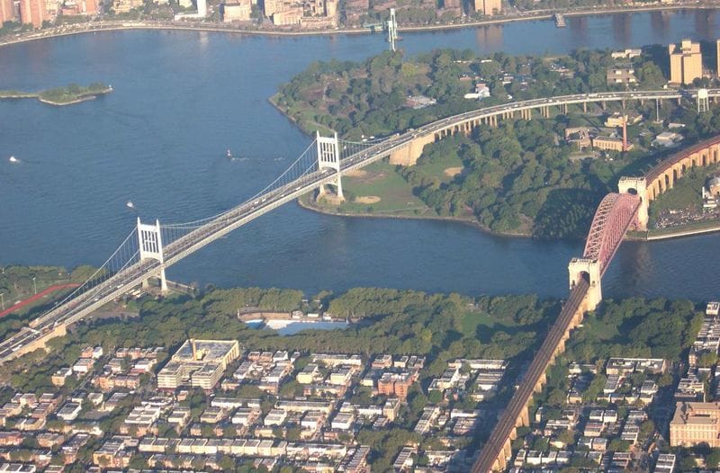 From Manhattan: 5-Hour Bronx, Queens, and Brooklyn Bus Tour - Queens through Malba and the Flushing Meadows Unisphere