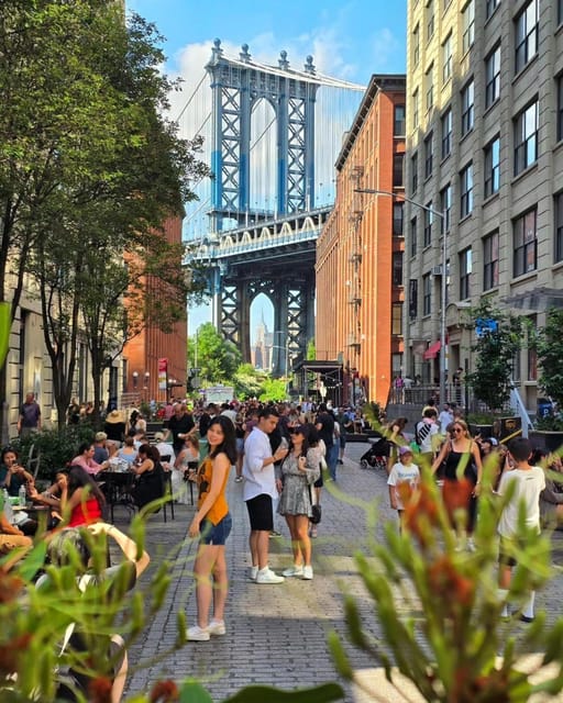 From Manhattan: 5-Hour Bronx, Queens, and Brooklyn Bus Tour - What the guide adds to the experience
