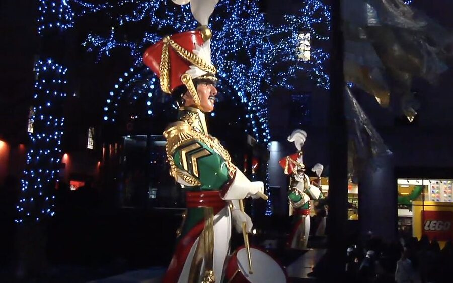 From Manhattan: Dyker Heights Lights & Skyline Tour - Key points at a glance