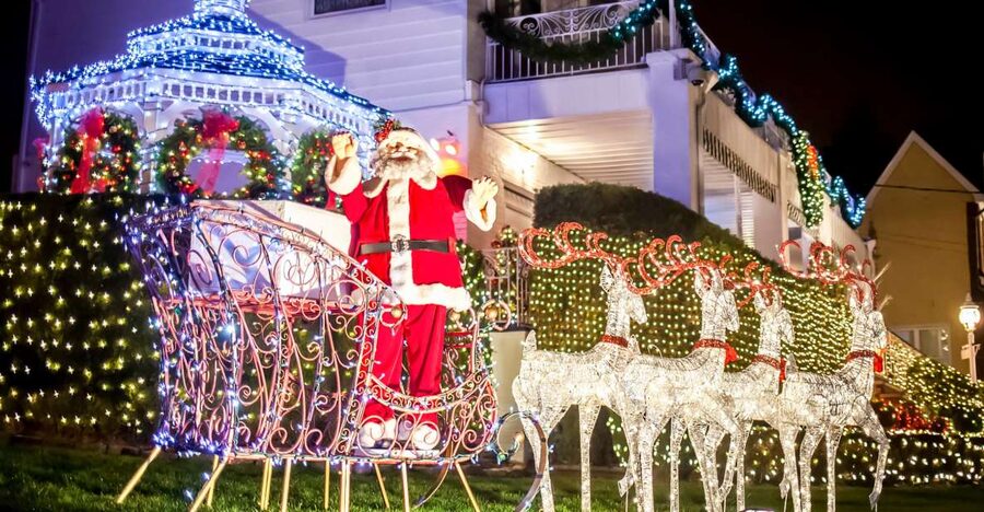 From Manhattan: Dyker Heights Lights & Skyline Tour - The first stop, Bay Ridge’s newer light scene